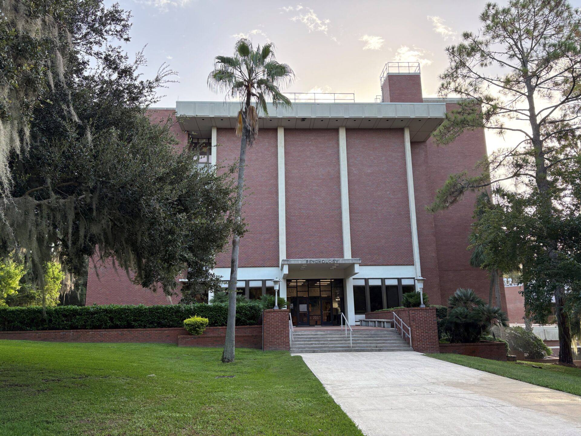 Front exterior view of University of Florida Psychology Building